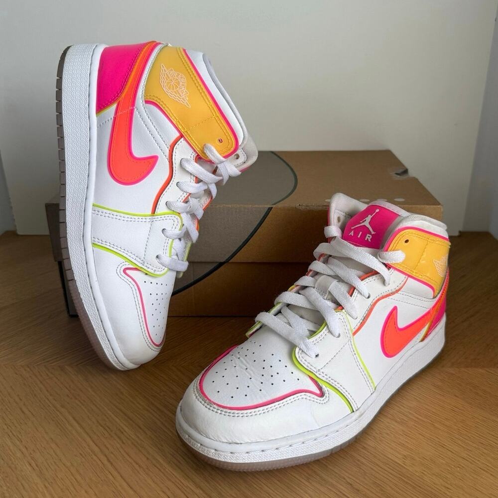 Nike Air Jordan 1 Mid SE ‘Edge Glow’ Kids Sneakers- SZ 5.5 Y- 7 W